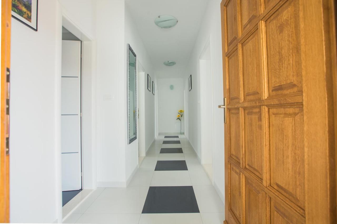 Lotus Apartman สปลิท ภายนอก รูปภาพ